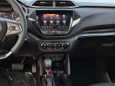 Used 2023 Chevrolet TrailBlazer RS w/ Sun and Liftgate Package FWD image 9