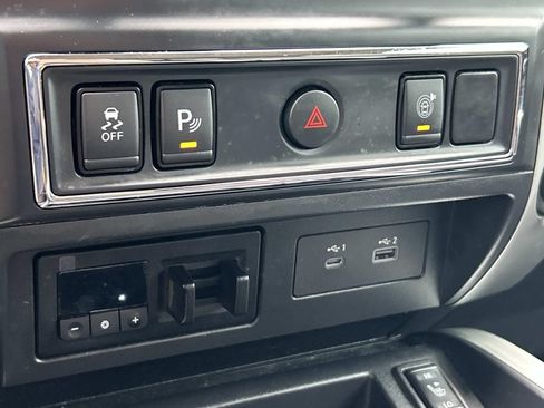 Used 2021 Nissan Titan SV w/ SV Convenience Package AWD/4WD image 38