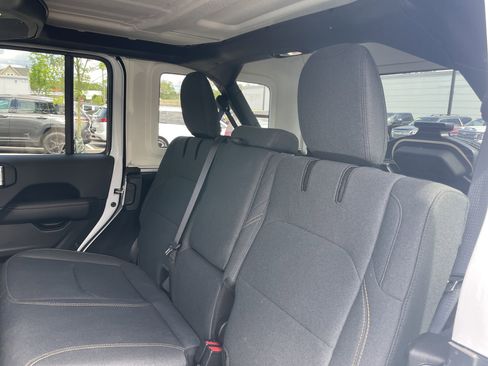 Certified 2025 Jeep Wrangler Unlimited Sahara AWD/4WD image 32