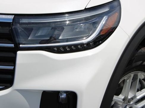 New 2026 Ford Explorer Active RWD image 21