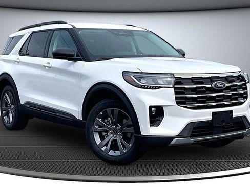 New 2026 Ford Explorer Active w/ Active Comfort Package image 2
