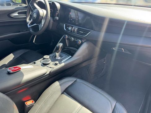 Used 2019 Alfa Romeo Giulia w/ Nero Edizione image 21