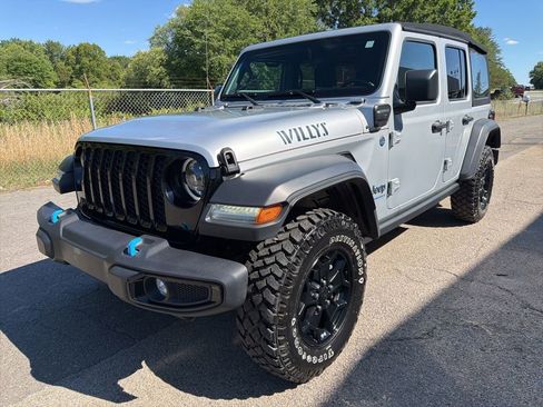 Used 2023 Jeep Wrangler Unlimited w/ Cold Weather Group AWD/4WD image 6