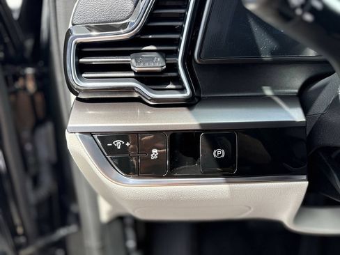 Certified 2025 Kia Sportage EX FWD image 30