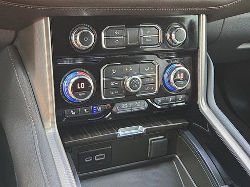 Used 2022 GMC Yukon Denali w/ Denali Premium Package image 30