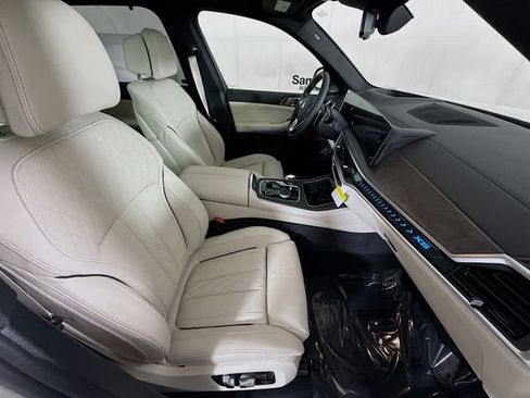 New 2026 BMW X5 xDrive50e image 28