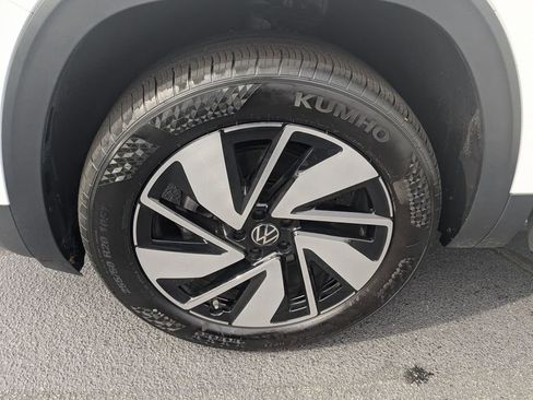 Used 2025 Volkswagen Atlas SE image 34