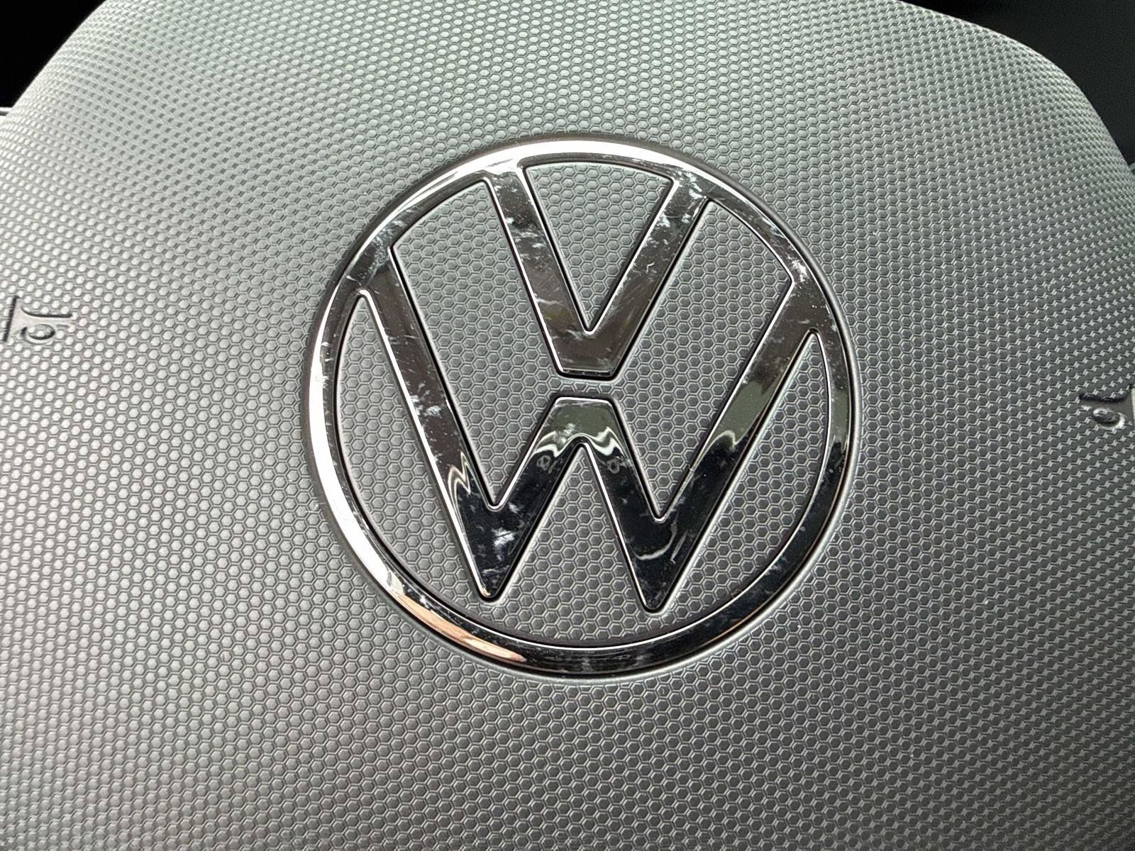 Used 2022 Volkswagen Taos SE w/ Panoramic Sunroof Package FWD image 38