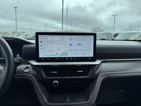 Certified 2025 Ford Explorer Platinum w/ LUX Leather Package image 16