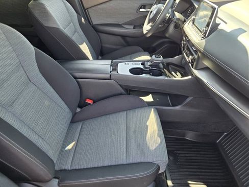 Used 2023 Nissan Rogue SV image 12