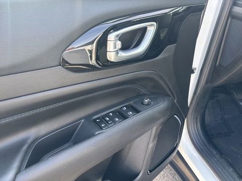 Used 2025 Jeep Compass Latitude w/ Altitude Special Edition AWD/4WD image 17