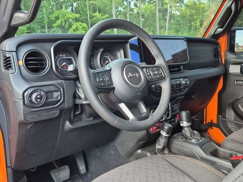 Used 2025 Jeep Gladiator Mojave w/ Steel Bumper Group AWD/4WD image 12