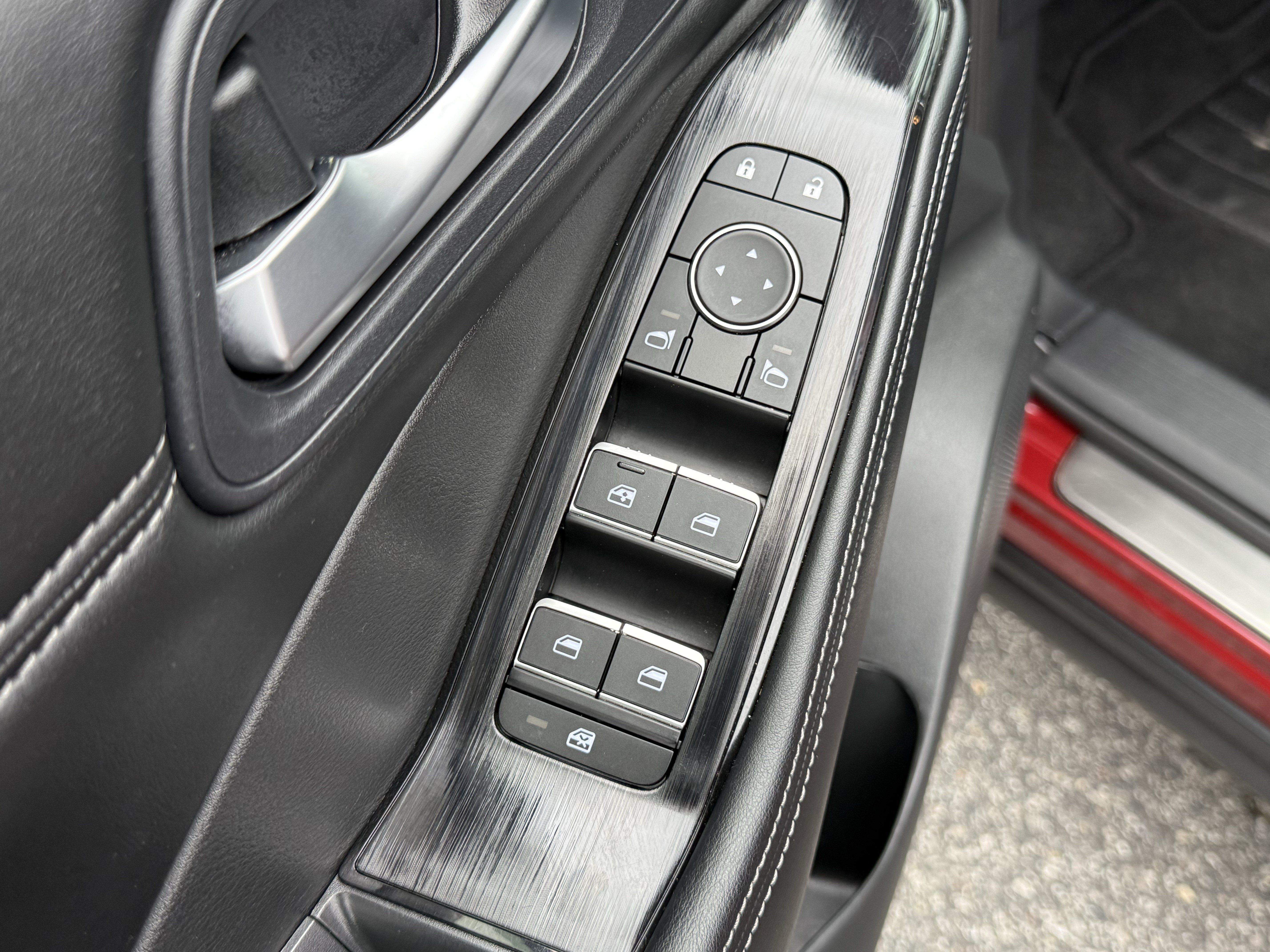Used 2024 Nissan Rogue SL FWD image 15