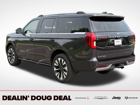 Used 2025 Ford Expedition Platinum w/ Driver's Package AWD/4WD image 4