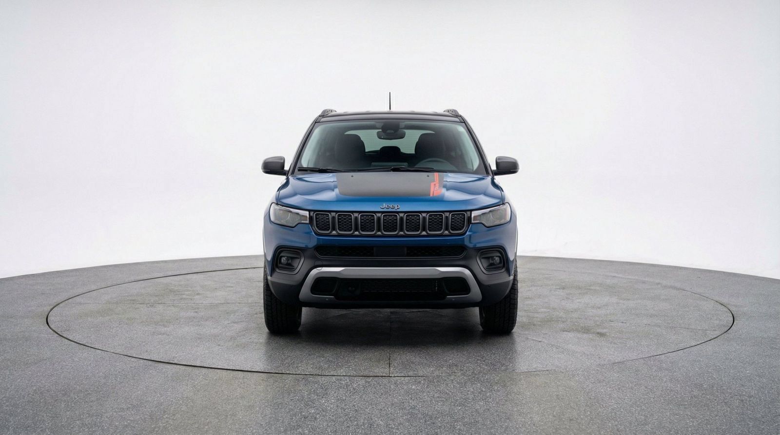 Used 2025 Jeep Compass Trailhawk AWD/4WD image 2