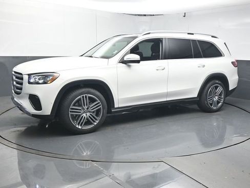 Used 2026 Mercedes-Benz GLS 450 4MATIC image 4