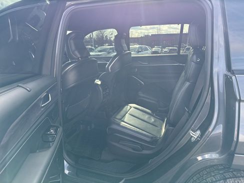 Used 2022 Jeep Grand Cherokee L Overland w/ Advanced Protech Group III image 9