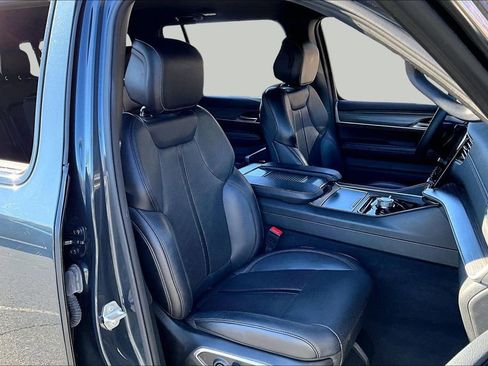 Used 2024 Jeep Wagoneer L Series II w/ Flexible Seating Group image 20