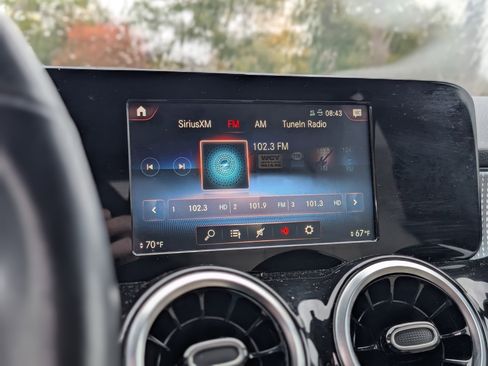 Used 2020 Mercedes-Benz GLB 250 4MATIC image 23