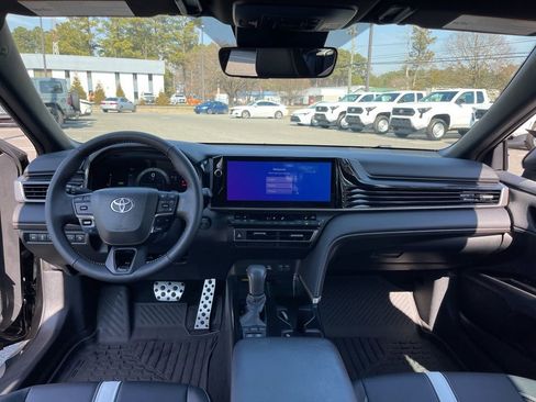 Used 2025 Toyota Camry SE w/ Multimedia Upgrade Package image 8