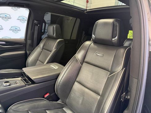 Used 2023 Cadillac Escalade ESV Sport AWD/4WD image 18