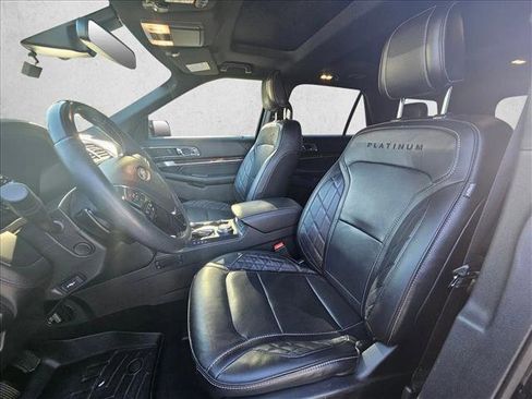 Used 2018 Ford Explorer Platinum image 11