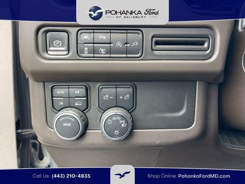 Used 2022 Chevrolet Suburban LT w/ Luxury Package AWD/4WD image 19