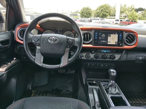 Used 2016 Toyota Tacoma TRD Sport w/ Premium & Technology Package AWD/4WD image 11