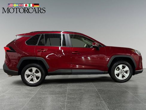 Used 2019 Toyota RAV4 LE w/ Carpet Mat Package image 2