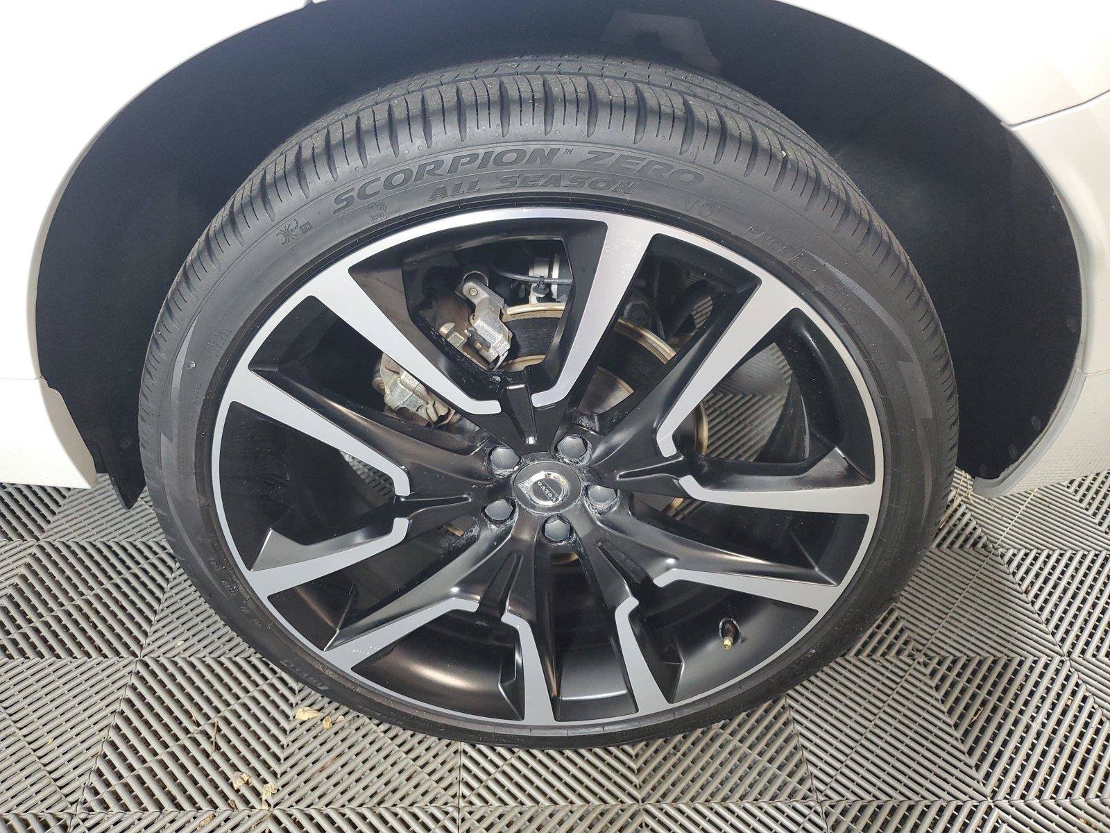 Used 2024 Volvo XC60 B5 Ultimate AWD/4WD image 11