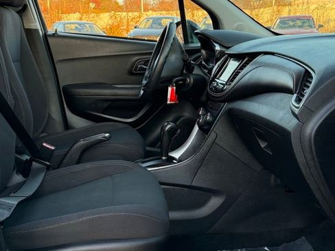 Used 2019 Chevrolet Trax LS image 8