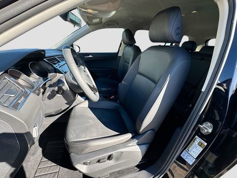 Used 2020 Volkswagen Tiguan SE image 26