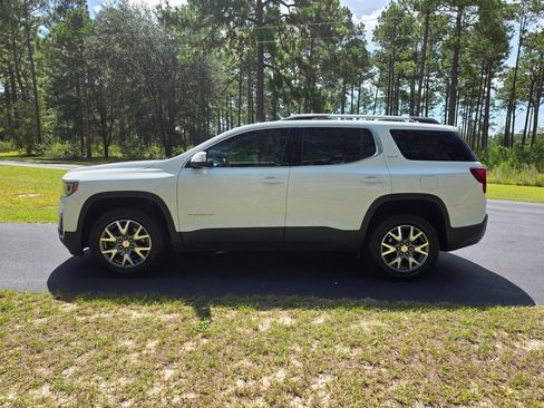Used 2020 GMC Acadia SLT w/ Trailering Package FWD image 2
