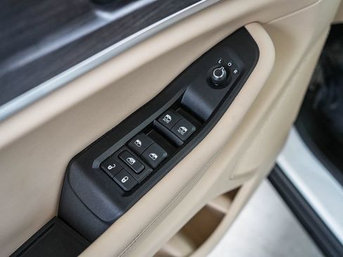 Used 2023 Jeep Grand Cherokee L Limited w/ Luxury Tech Group II AWD/4WD image 21