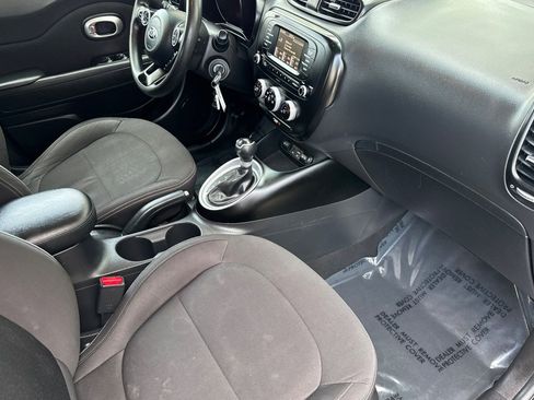 Used 2017 Kia Soul Base image 15