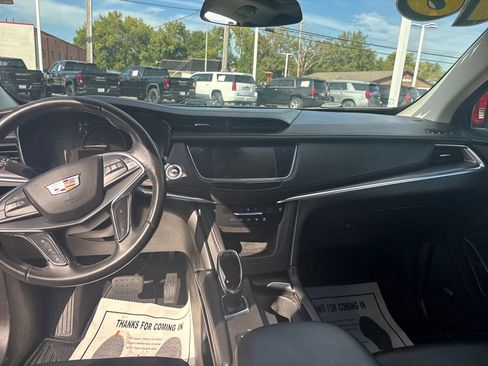 Used 2018 Cadillac XT5 Luxury w/ Driver Awareness Package image 17