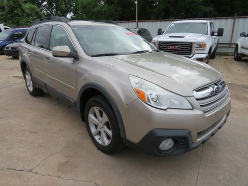 Used 2014 Subaru Outback 2.5i Premium w/ Moonroof Package image 3