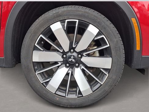 Used 2025 Mitsubishi Outlander SE FWD image 8