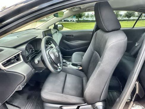 Used 2025 Toyota Corolla LE FWD image 11