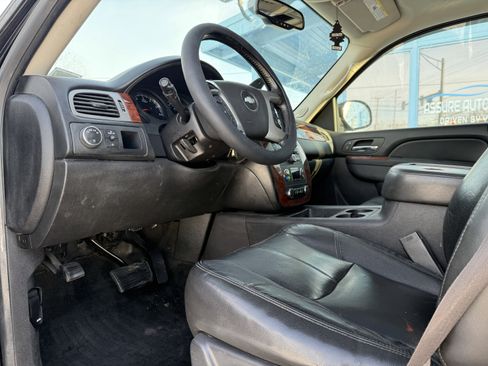 Used 2013 Chevrolet Suburban LT w/ Luxury Package image 15