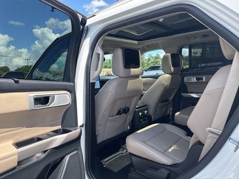 Used 2023 Ford Explorer Limited w/ Limited Technology Package RWD image 8