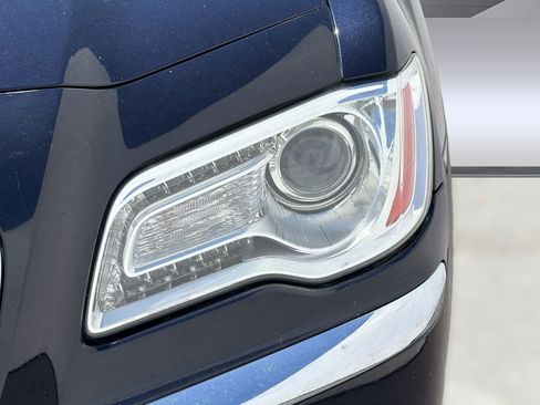 Used 2012 Chrysler 300 Limited RWD image 10