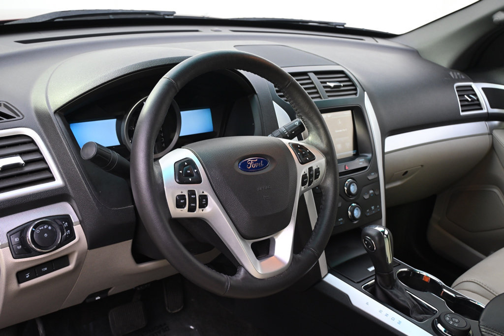 Used 2014 Ford Explorer XLT w/ Equipment Group 202A AWD/4WD image 11
