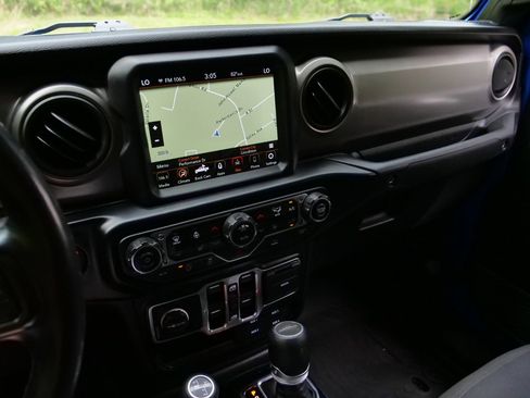 Used 2021 Jeep Gladiator Sport AWD/4WD image 8
