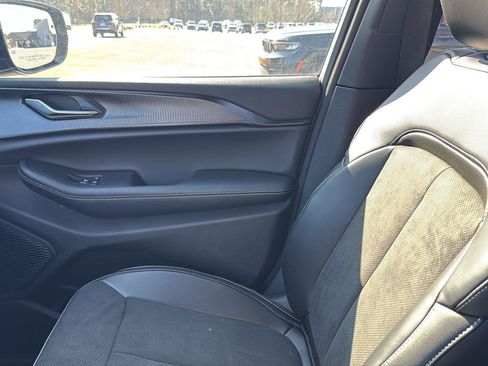 New 2025 Jeep Grand Cherokee Altitude image 20