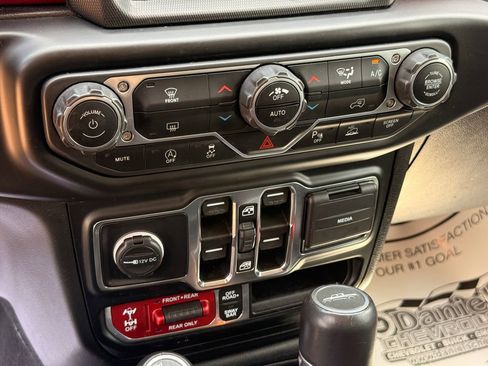Used 2021 Jeep Gladiator Rubicon w/ Uconnect 4C Nav & Sound Group AWD/4WD image 20