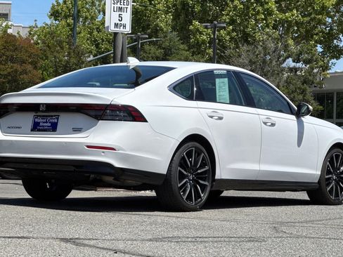 Used 2023 Honda Accord Touring image 4