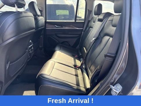 Used 2023 Jeep Grand Cherokee Limited w/ Luxury Tech Group II AWD/4WD image 23