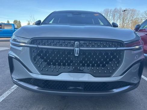 Used 2024 Lincoln Nautilus Premier w/ Equipment Group 102A image 2