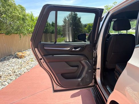 Used 2021 GMC Yukon Denali w/ Advanced Technology Package AWD/4WD image 21